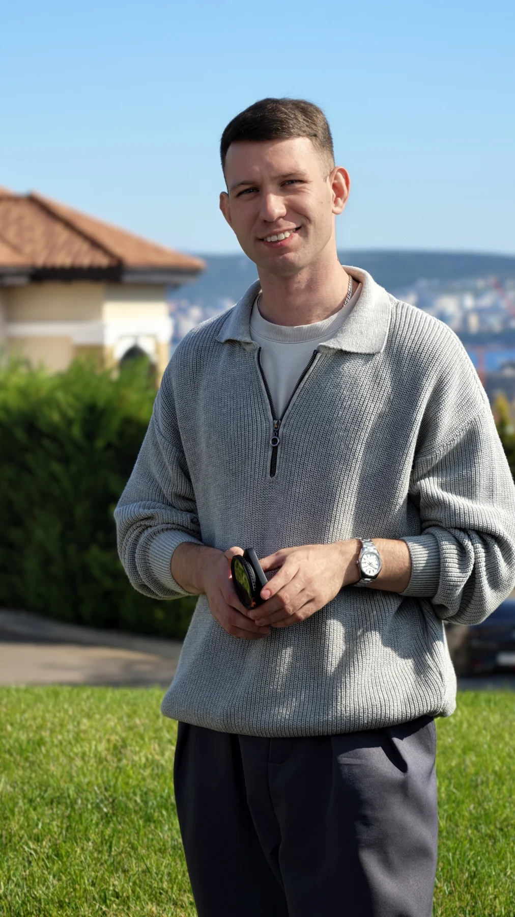 Дмитрий на природе во время съёмки